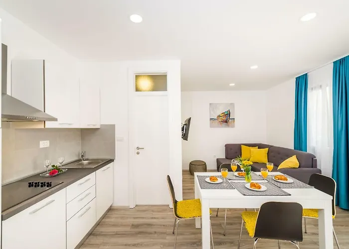 Апартаменти Topesa *